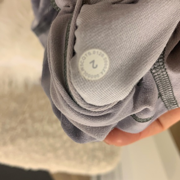Lululemon aligns size 2 - Picture 3 of 3